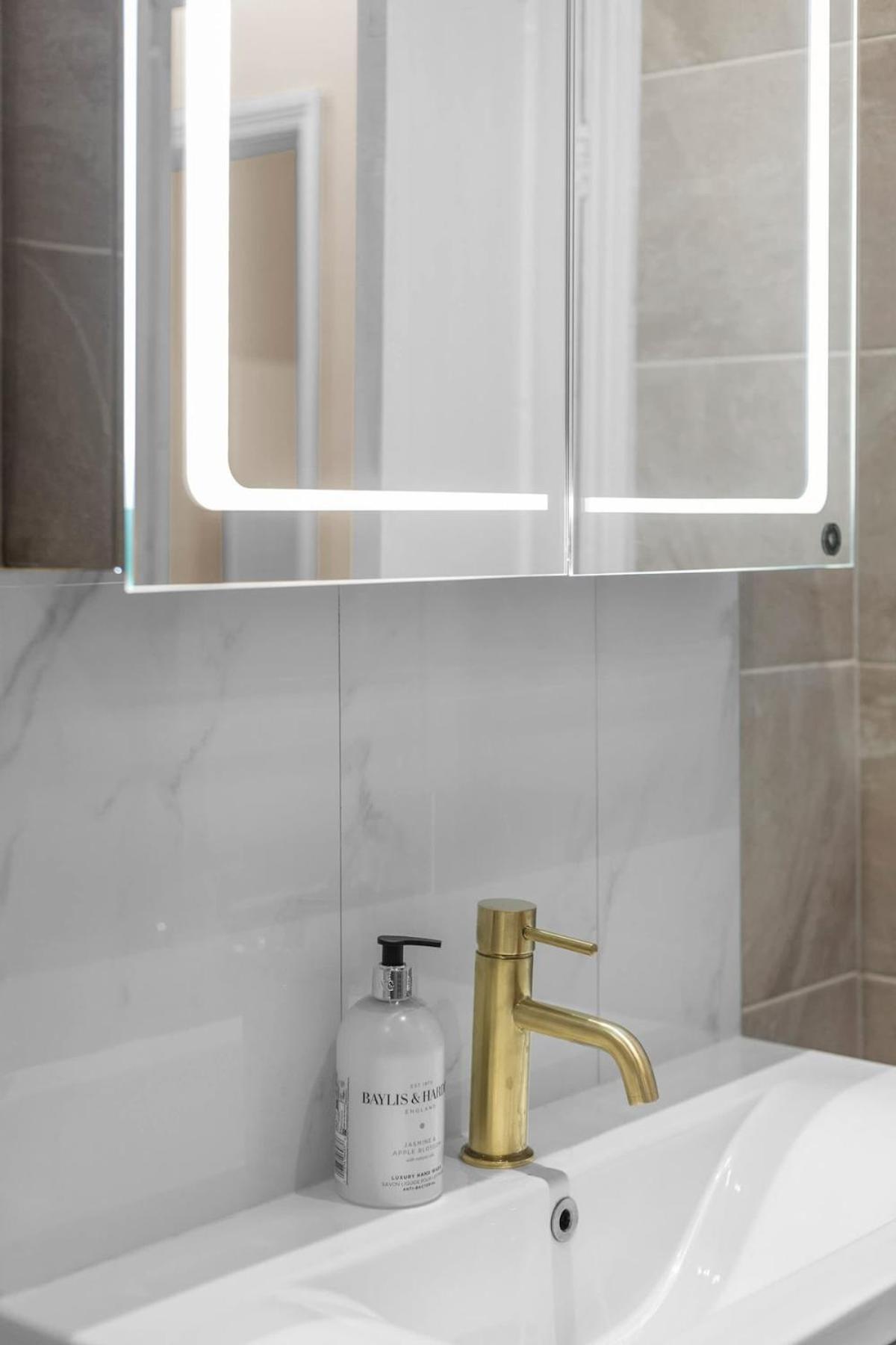 Superb 2 Bedroom Retreat In Belsize Park Appartamento *